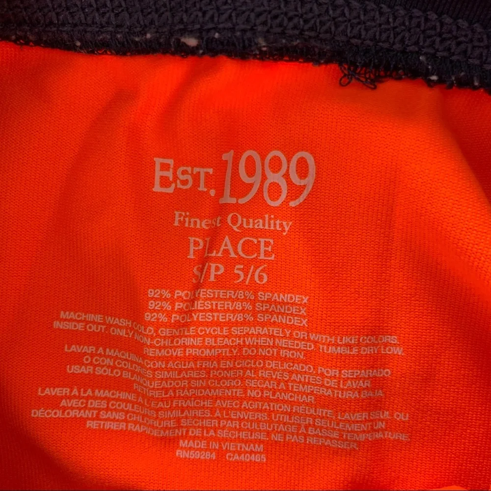 The Children’s Place Long Sleeve Rashguard. S